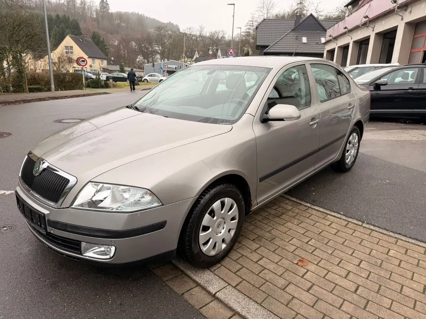 Skoda Octavia Lim. Elegance Automatik,Klima,SHZ, N.Tüv Beige - 1
