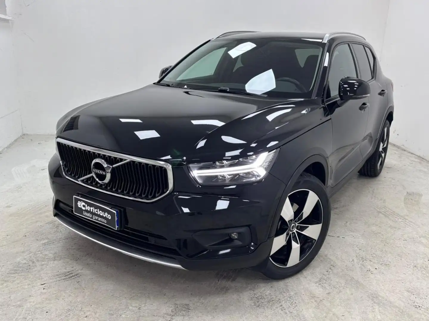 Volvo XC40 T3 Geartronic Momentum Pro Schwarz - 1
