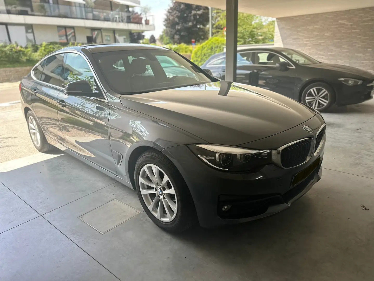 BMW 318 Gran Turismo 110 pk km certifié carpass 1e prop - 1