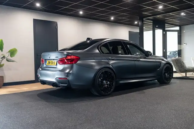 BMW M3 view 3
