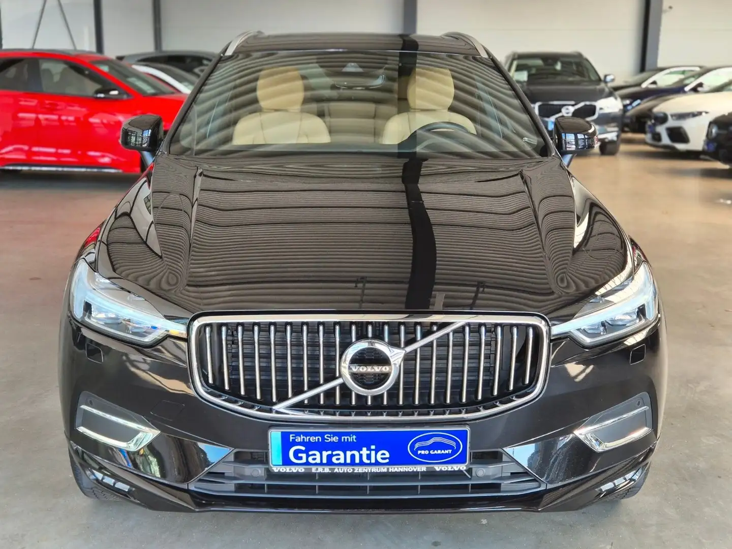 Volvo XC60 INSCRIPTION AWD LEDER NAVI LED PANO STANDHZ Černá - 2