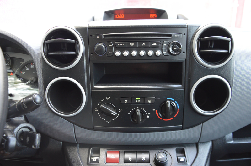 Peugeot Partner 1.6HDi UTILITAIRE 3PL CLIM 90.452KM — photo 13