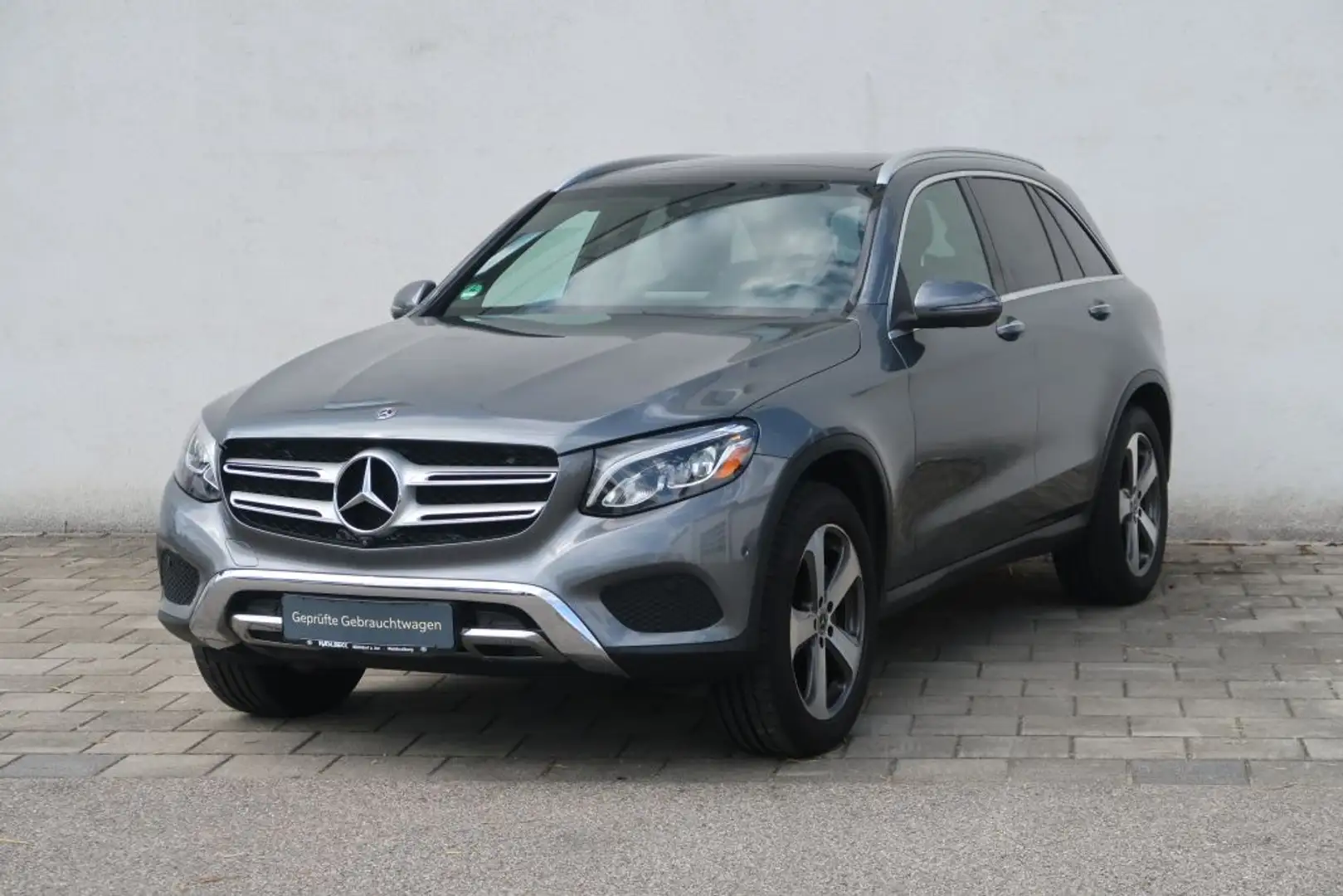 Mercedes-Benz GLC 300 4Matic 9G-TRONIC Szürke - 2