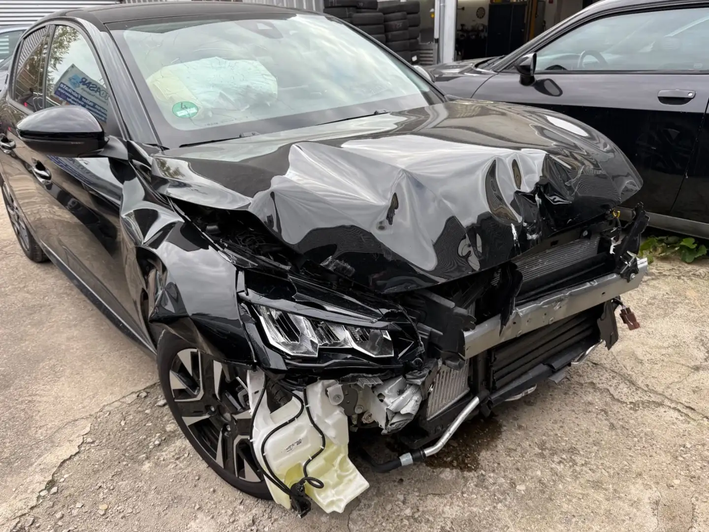 Peugeot 208 Hybrid 100 Allure  MOTOR LÄUFT Schwarz - 1
