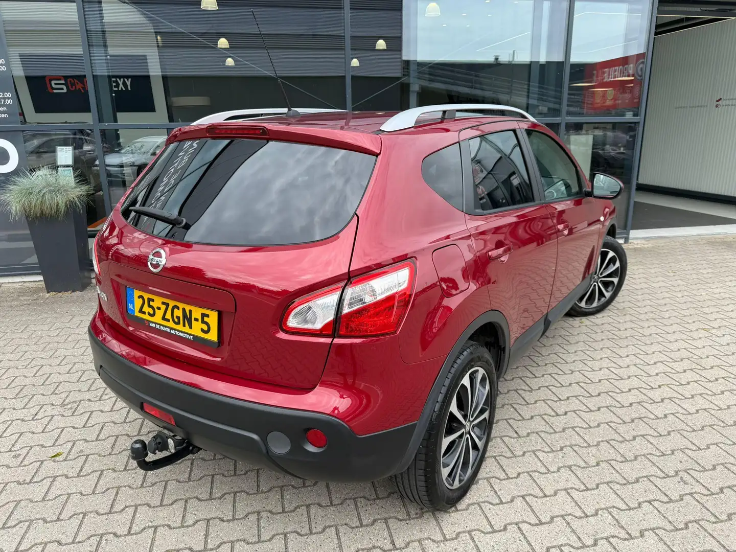 Nissan Qashqai 1.6 Connect Edition *Panoramadak & Trekhaak* Rosso - 2
