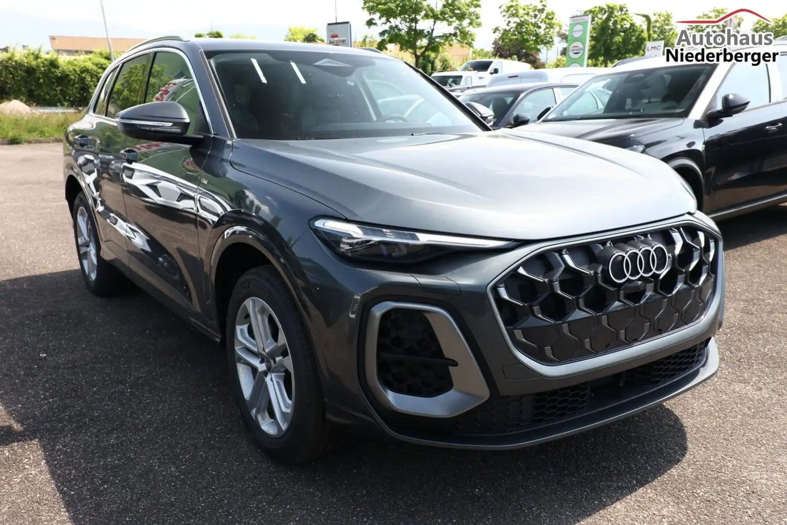 Audi Q5 S line TDI 204 Tech Pano PrivG VirCo+ eHK 19Z 1... Grau - 2