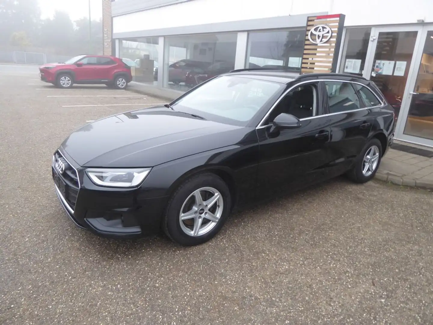Audi A4 Avant 35 TDI S-tronic *LED*STANDHEIZUNG*SHZ* Schwarz - 2