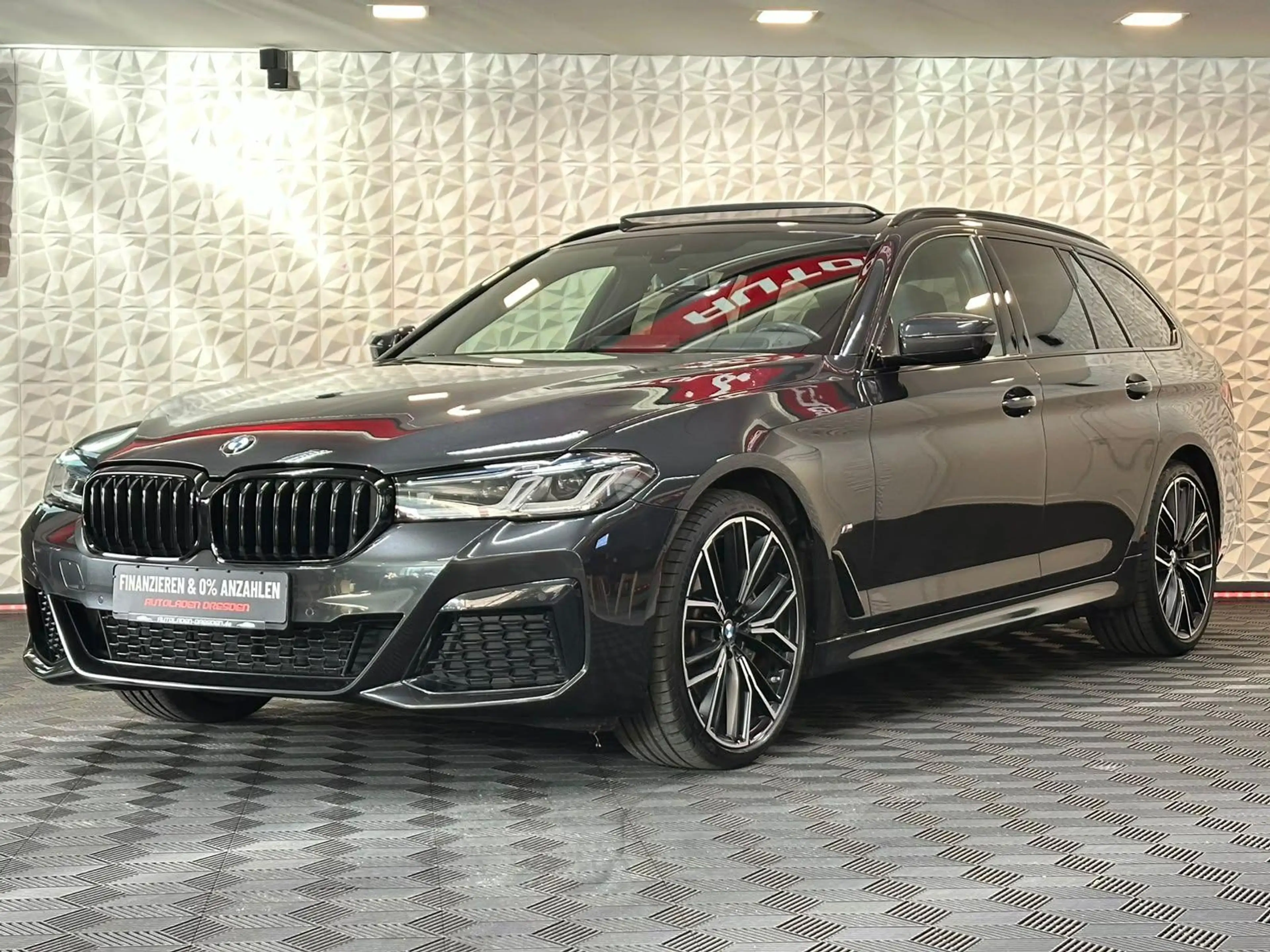 BMW 540 i xDrive M SPORT SHADOW HUD#PANO#SITZLUFT#SHZ — photo 4