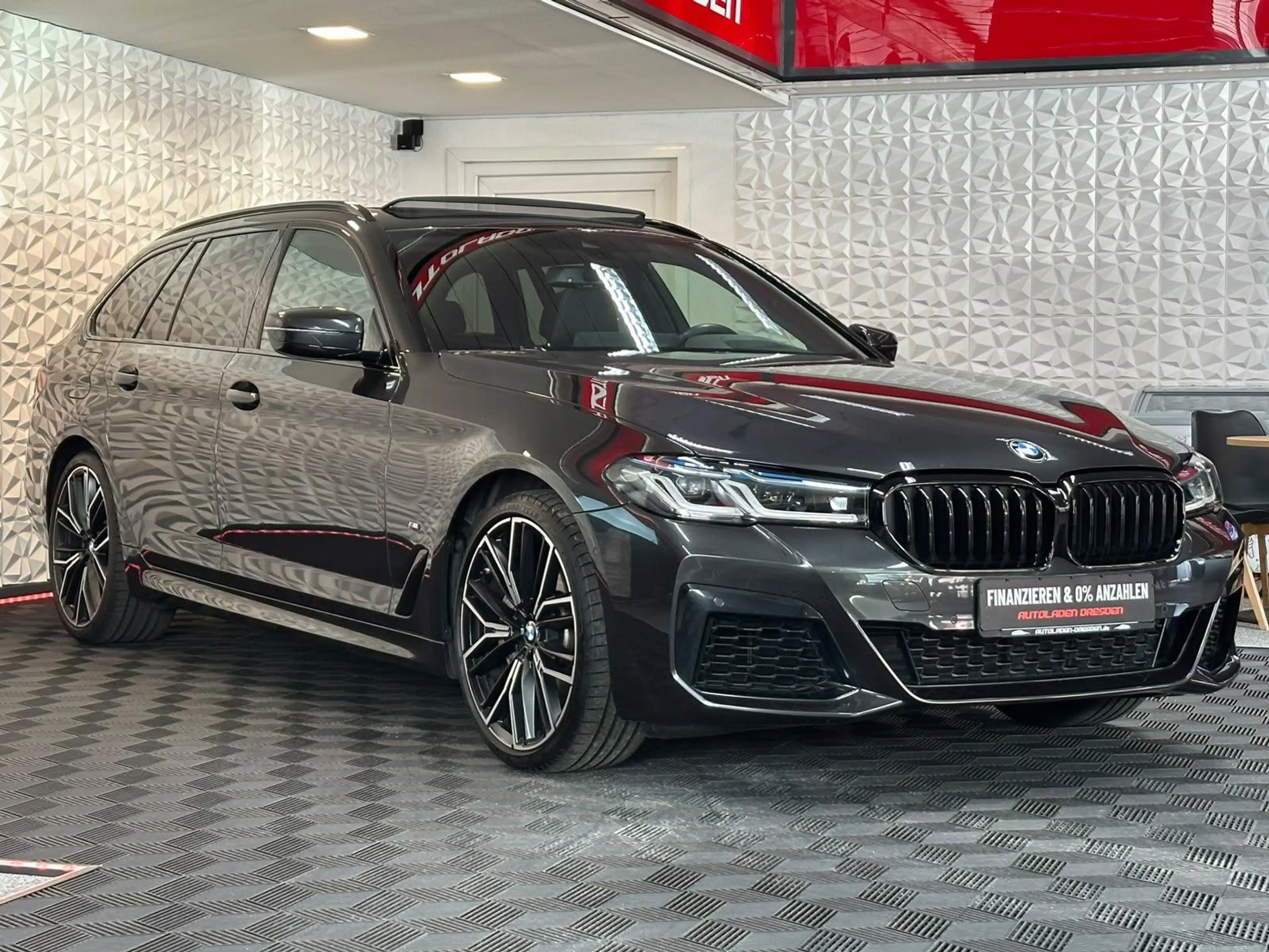 BMW 540 i xDrive M SPORT SHADOW HUD#PANO#SITZLUFT#SHZ — photo 2