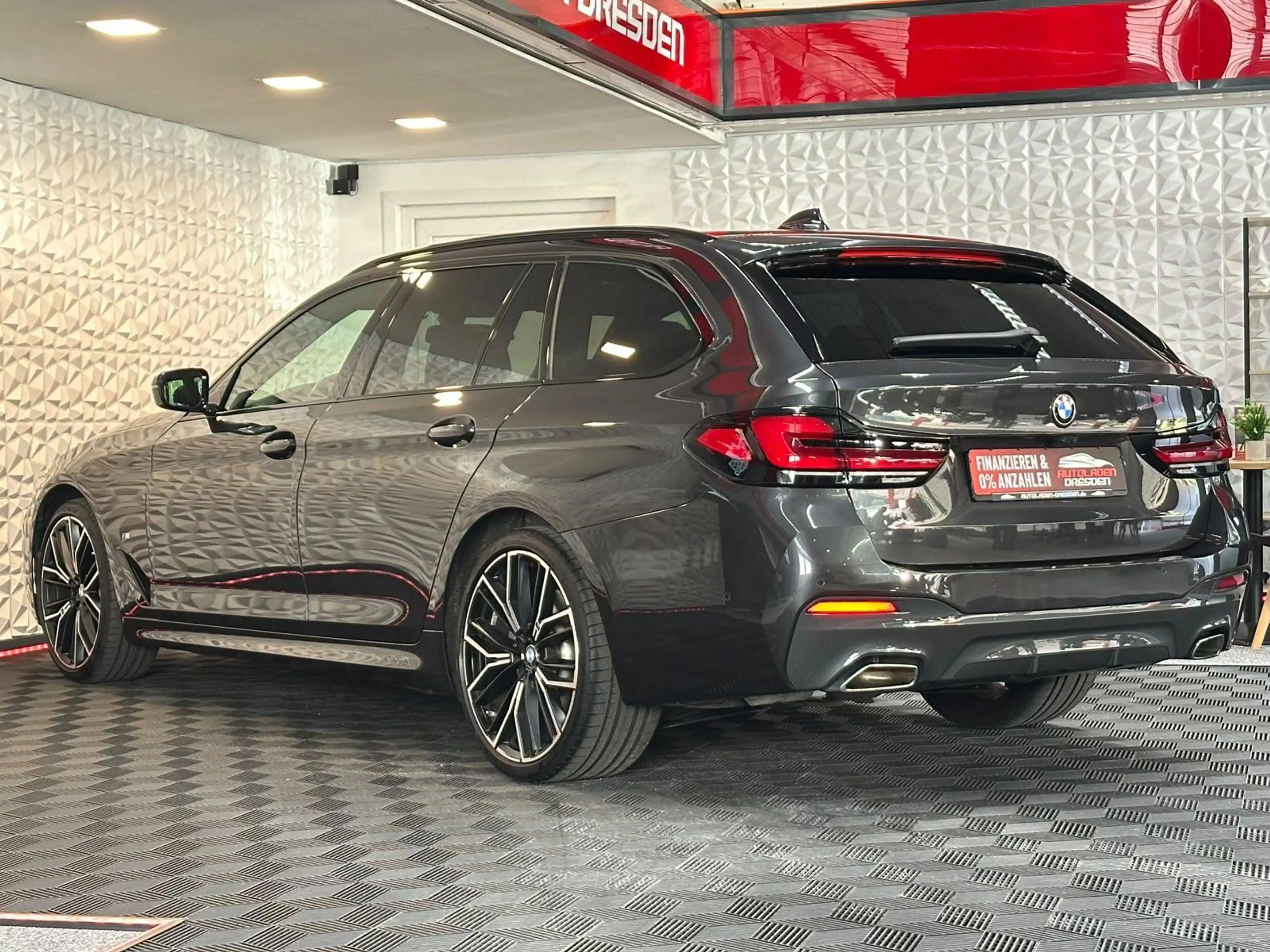 BMW 540 i xDrive M SPORT SHADOW HUD#PANO#SITZLUFT#SHZ — photo 5