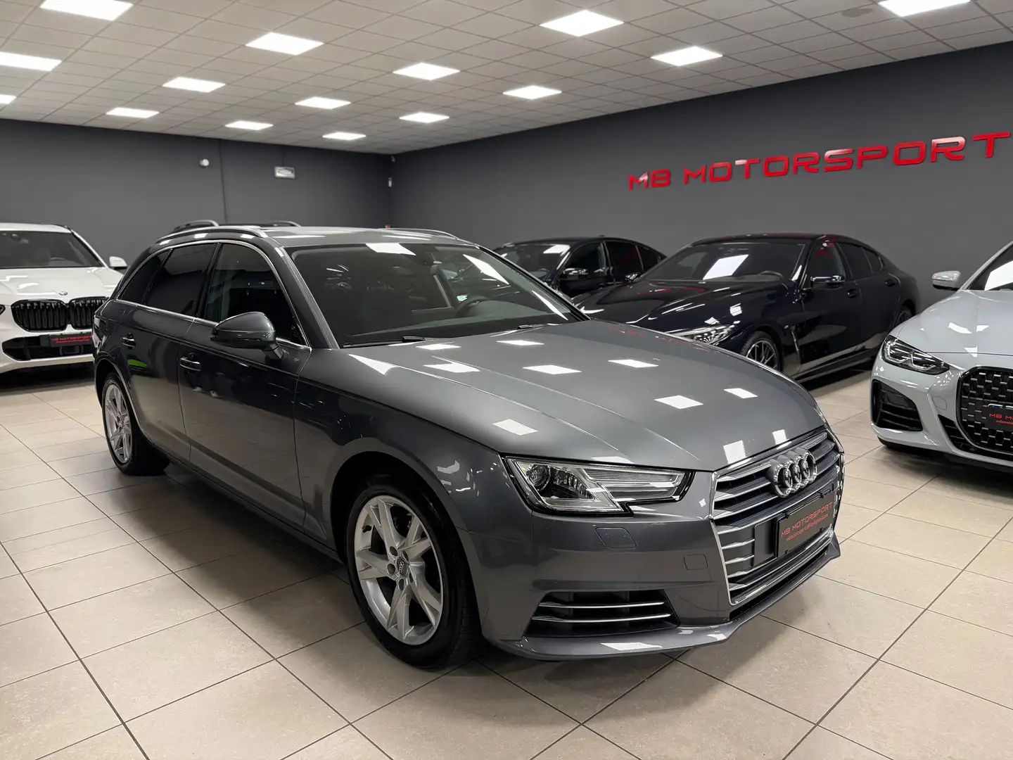 Audi A4 Avant 2.0 tdi ultra Business 150cv s-tronic Gris - 1