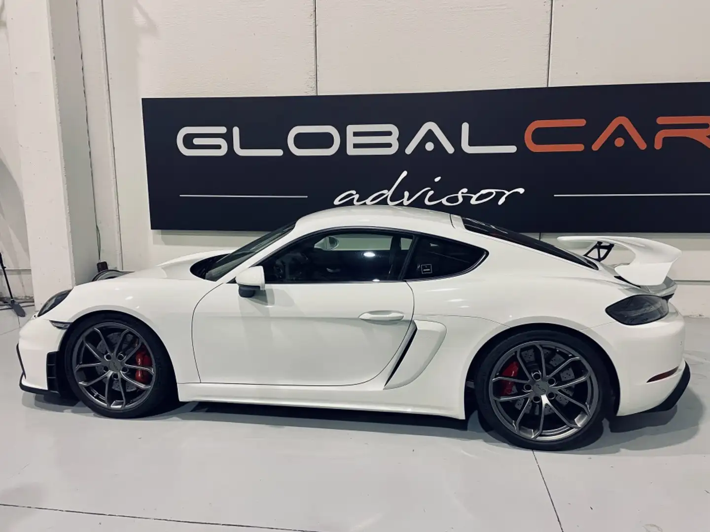 Porsche Cayman GT4 Wit - 2