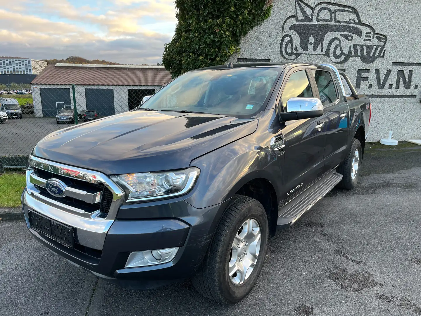 Ford Ranger LIMITED 2.2 Diesel 5 Places Gris - 1