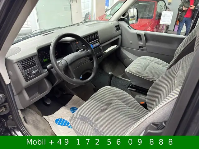 Volkswagen Multivan view 18