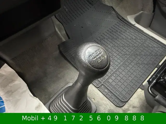 Volkswagen Multivan view 25