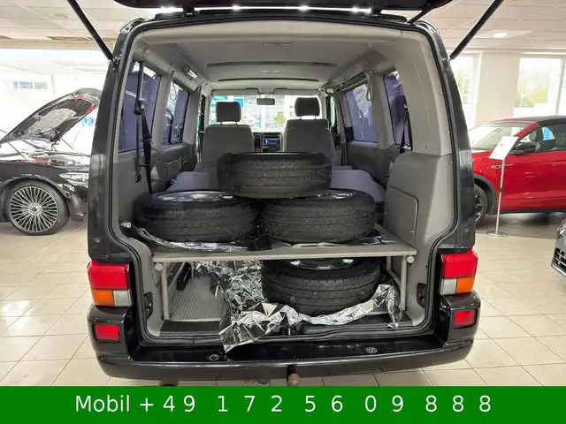 Volkswagen Multivan view 4
