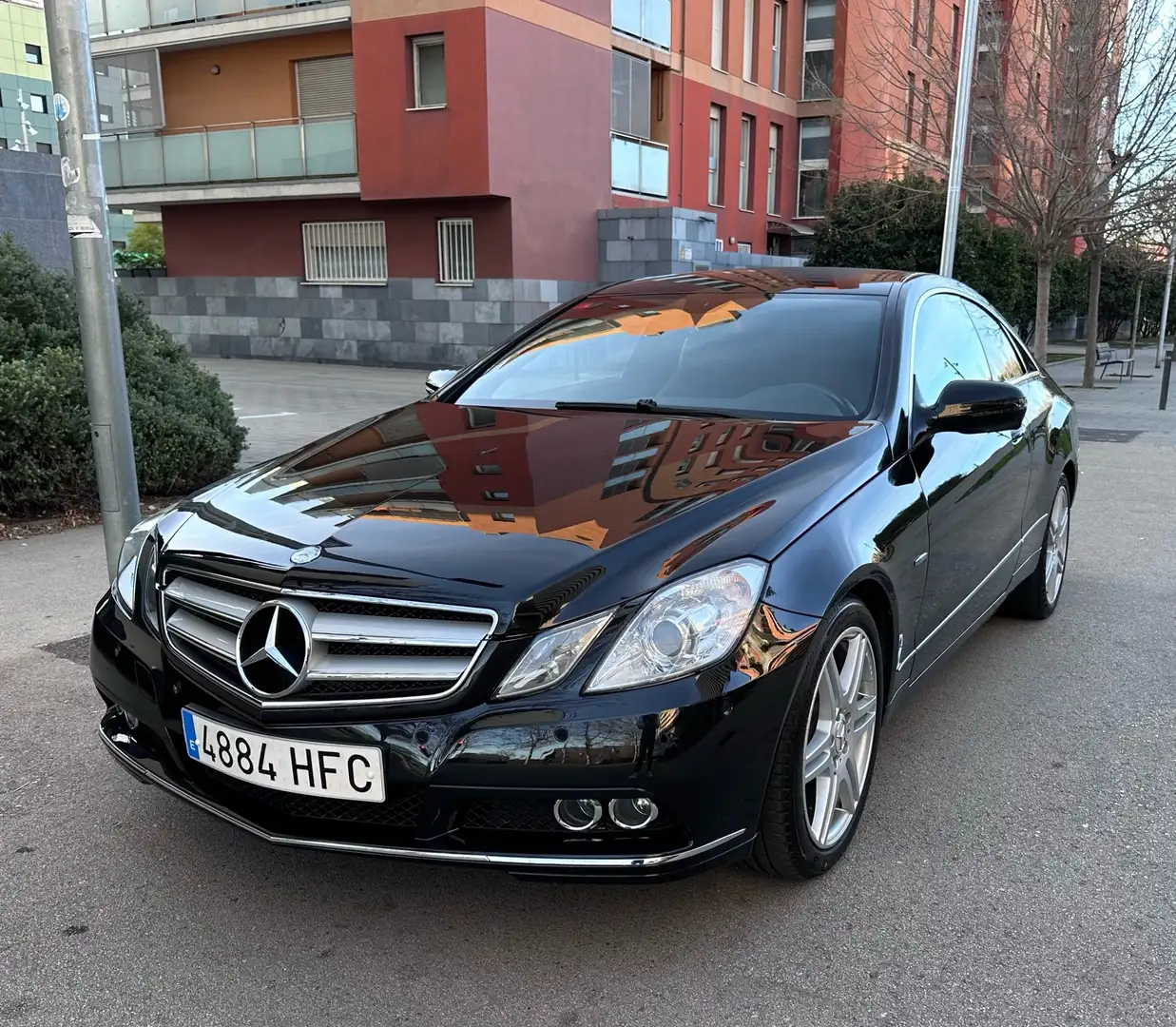 Mercedes-Benz E 250 CGI Coupe BlueEFFICIENCY Automatik Avantgarde Negro - 1