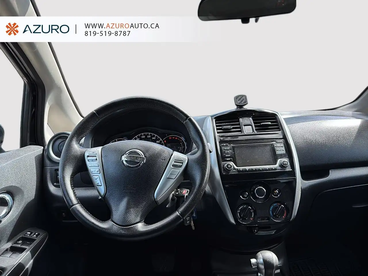 Nissan Versa снимка Nissan Versa