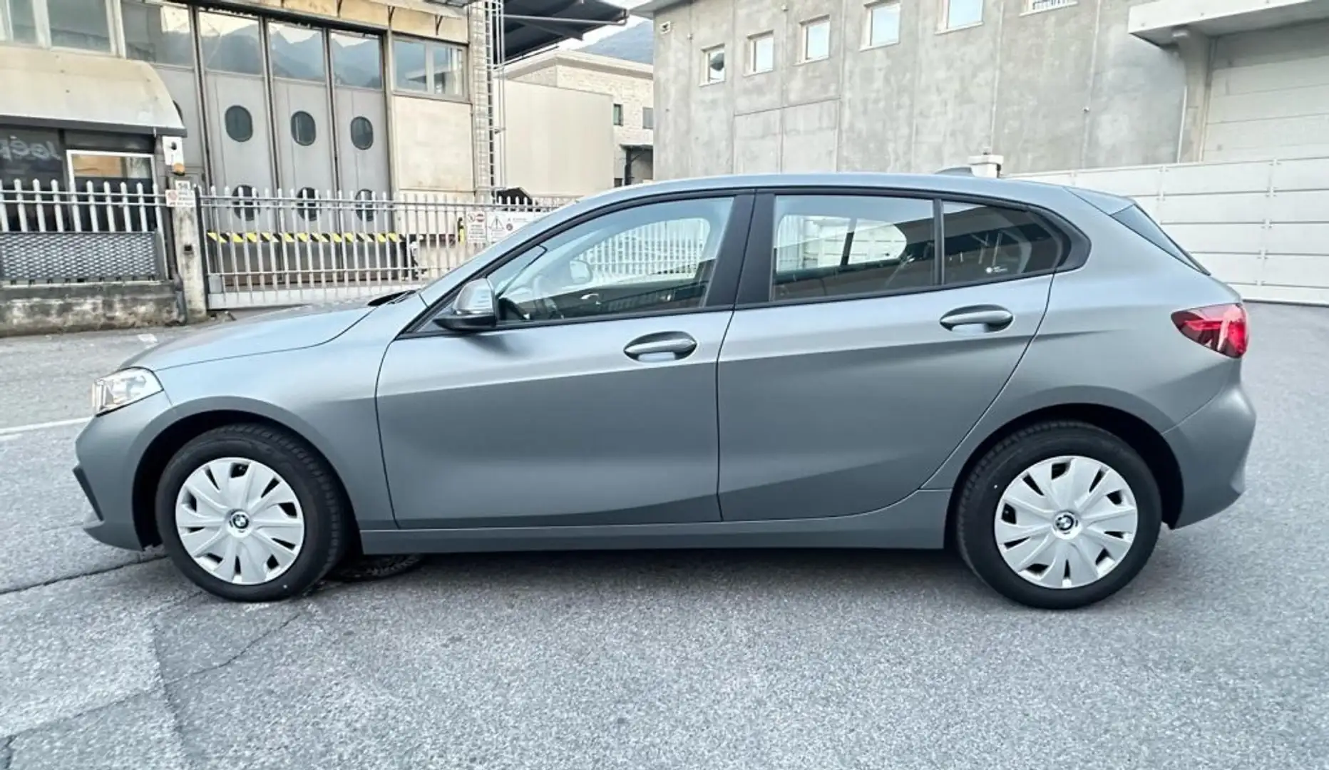 BMW 116 neopatentato Business  ULTIMO MODELLO Gris - 2