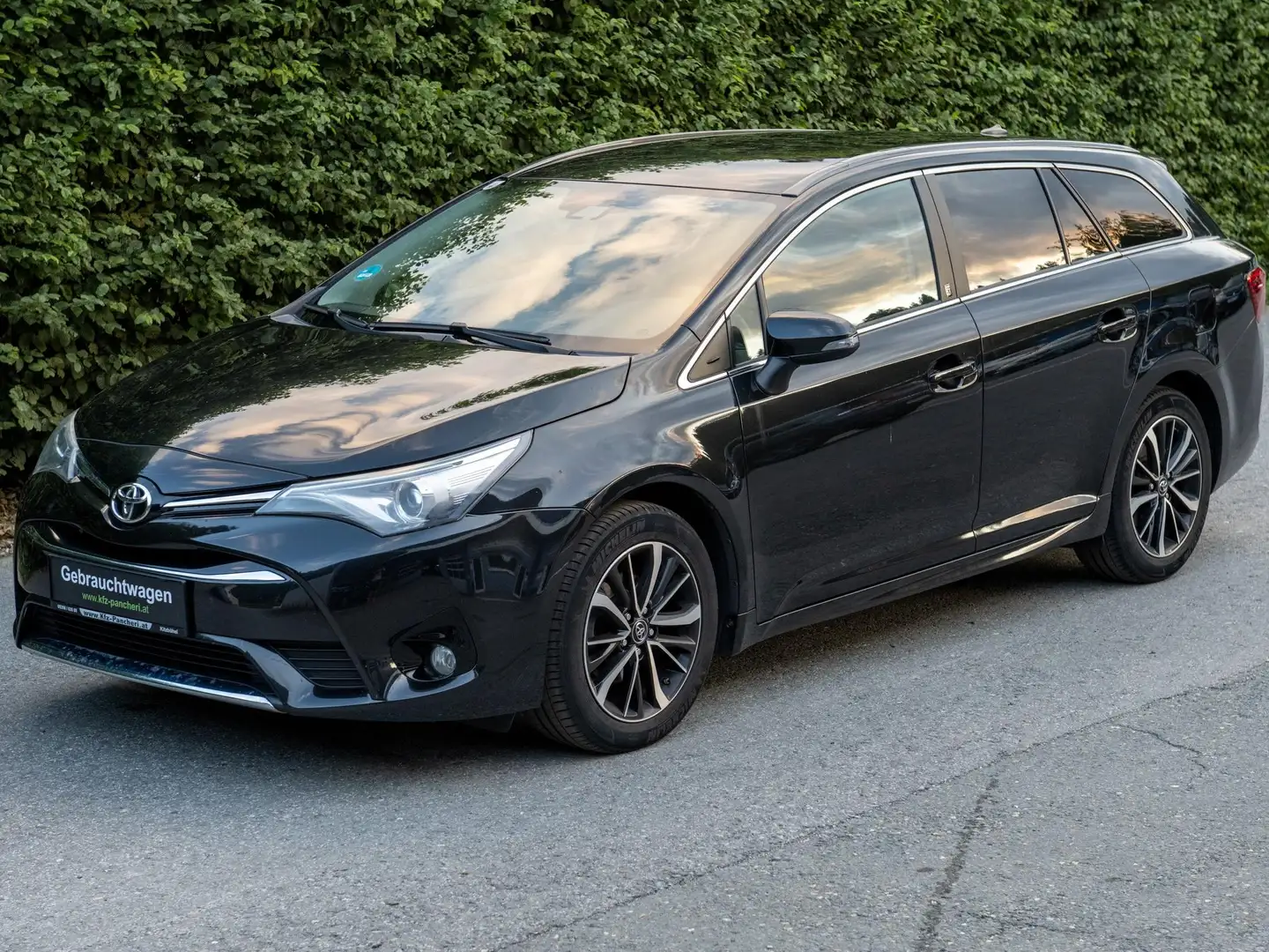 Toyota Avensis Team D Schwarz - 1