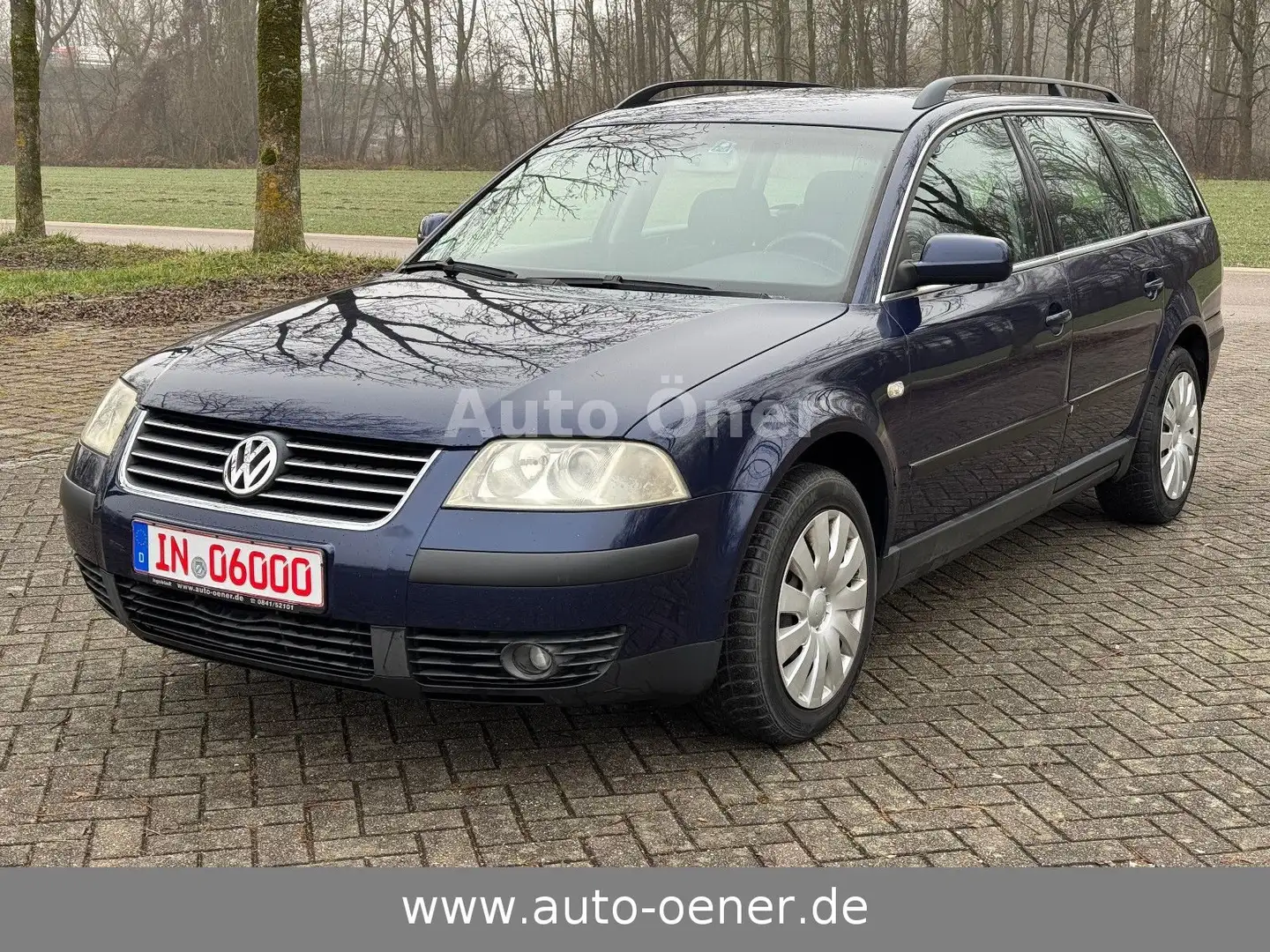 Volkswagen Passat Variant Trendline Blau - 1