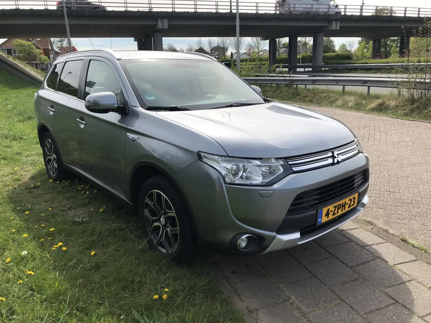 Mitsubishi Outlander 2.0 PHEV Executive Edition X-Line AUTOMAAT|NAVI|CL Grijs - 2