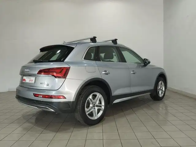 Audi Q5 view 4
