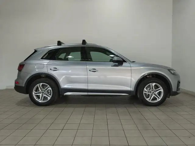 Audi Q5 view 3