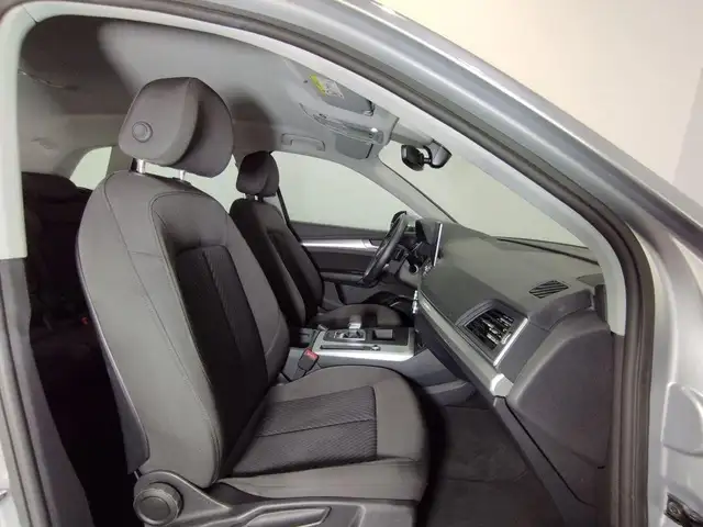 Audi Q5 view 8