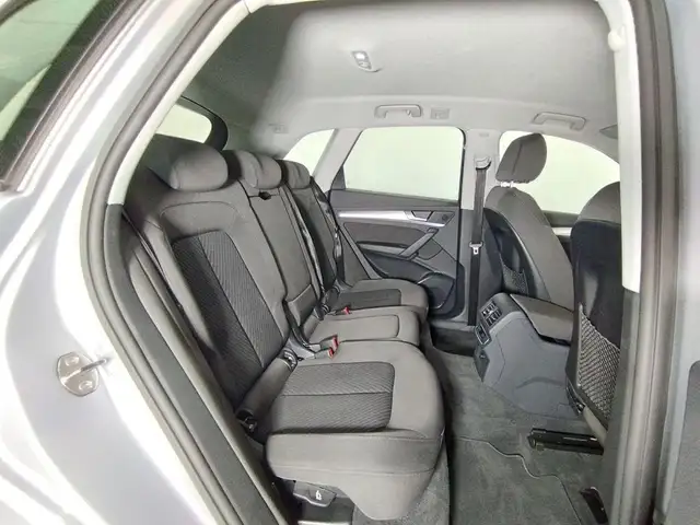 Audi Q5 view 7