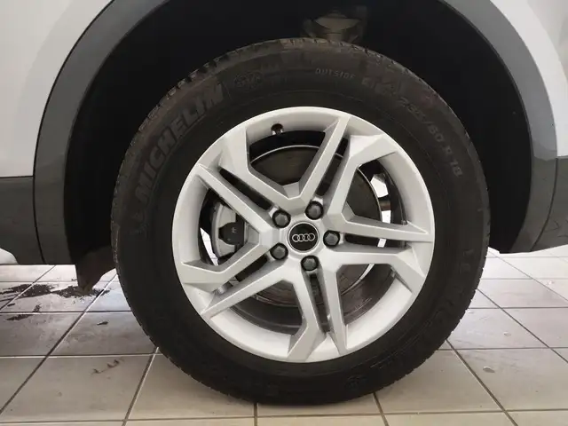 Audi Q5 view 10