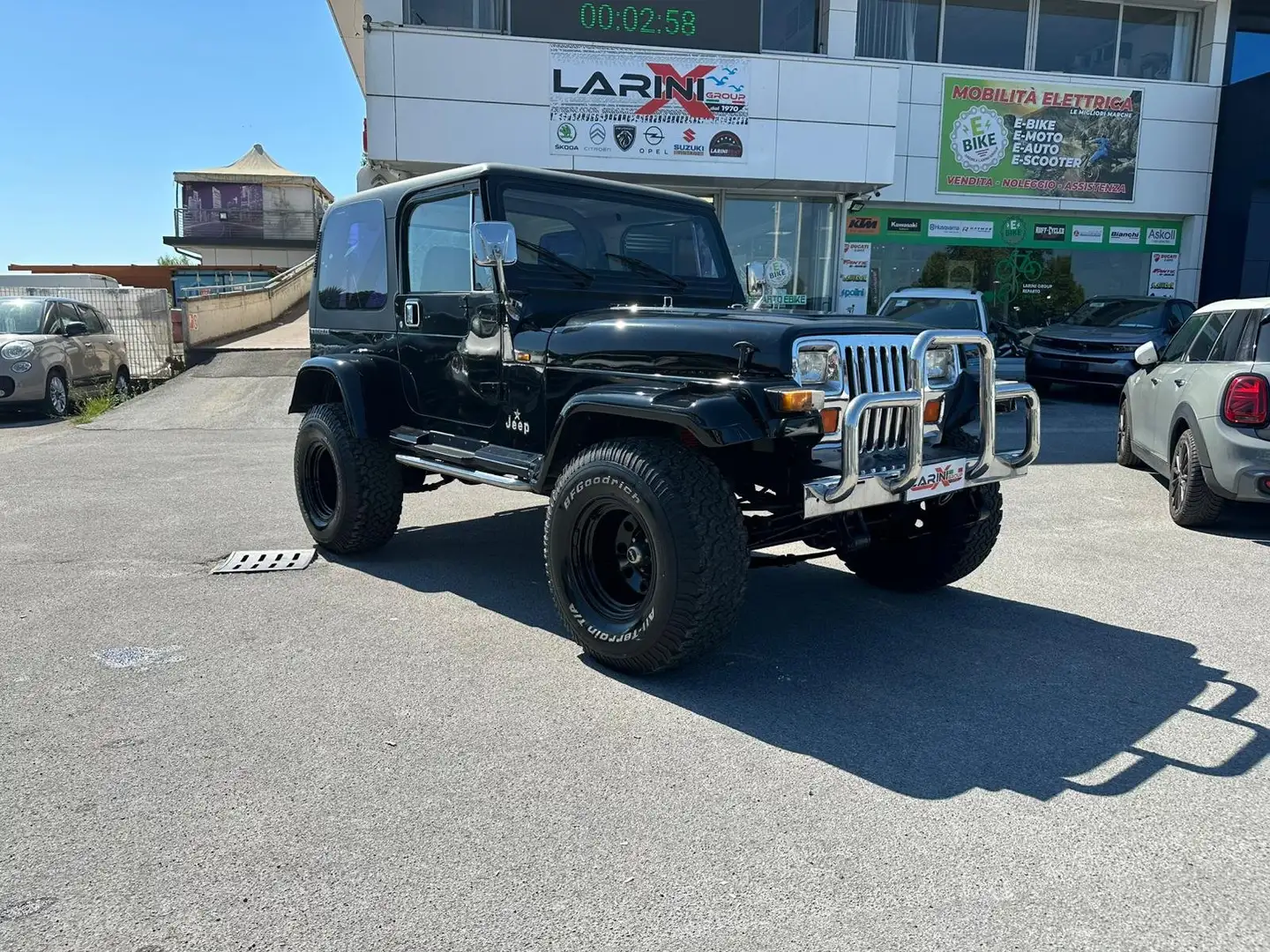 Jeep Wrangler Wrangler Hard Top 2.5 LAREDO Noir - 1