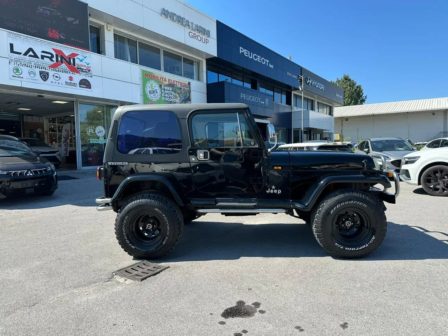 Jeep Wrangler Wrangler Hard Top 2.5 LAREDO Noir - 2