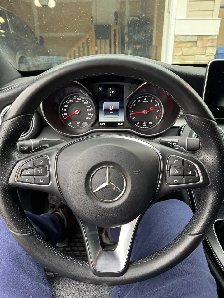 Mercedes-Benz C-Class снимка Mercedes-Benz C-Class