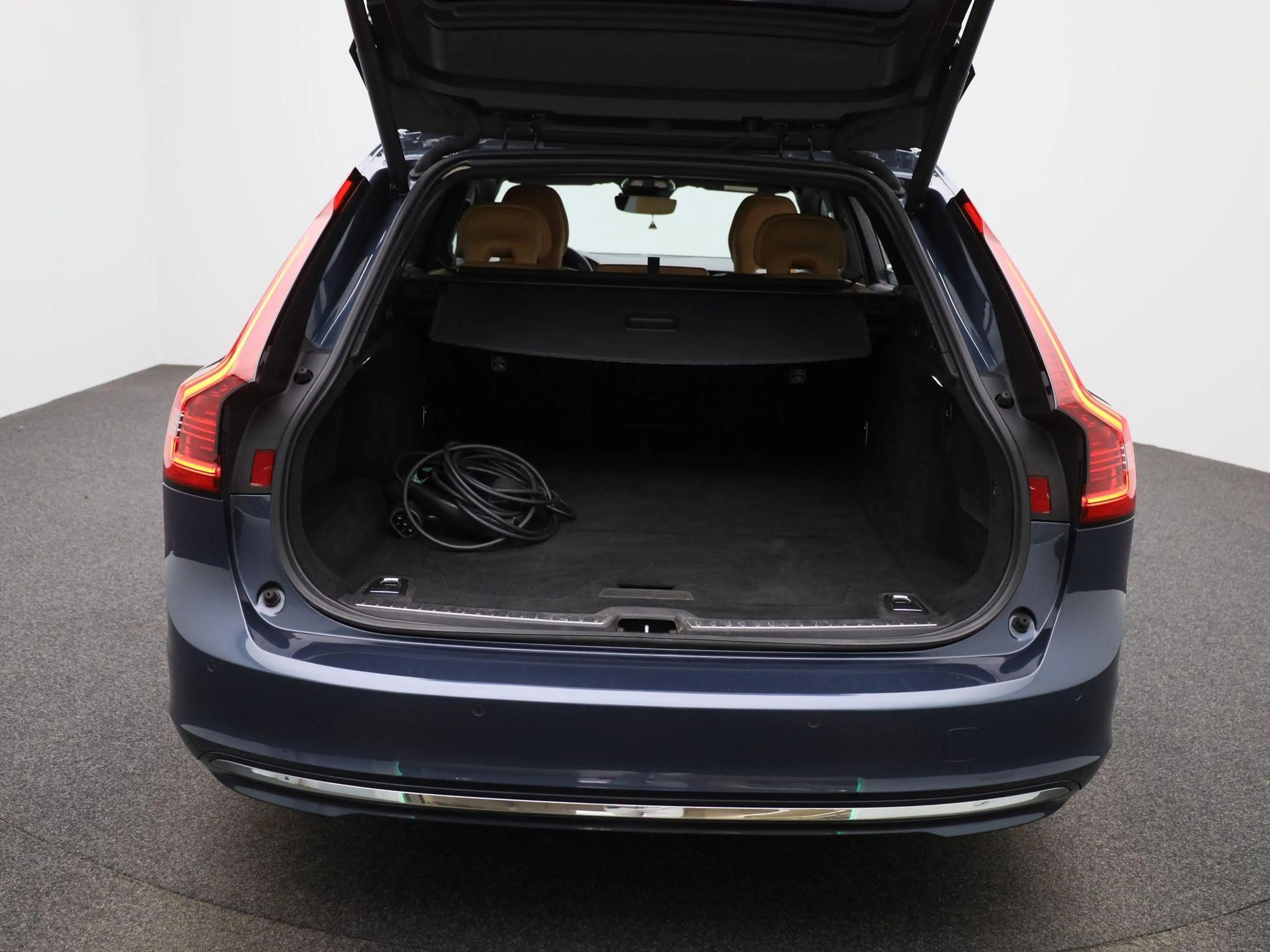 Volvo V90 2.0 T6 Plug-in hybrid AWD Plus Bright 350PK | Harm — photo 13