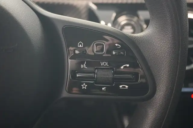 Mercedes-Benz Cla view 13