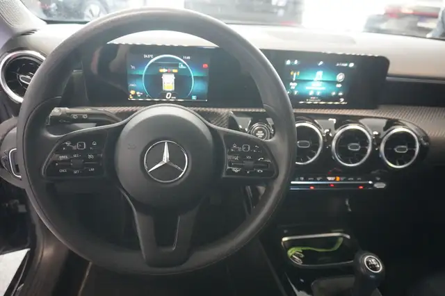 Mercedes-Benz Cla view 11