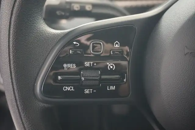 Mercedes-Benz Cla view 12