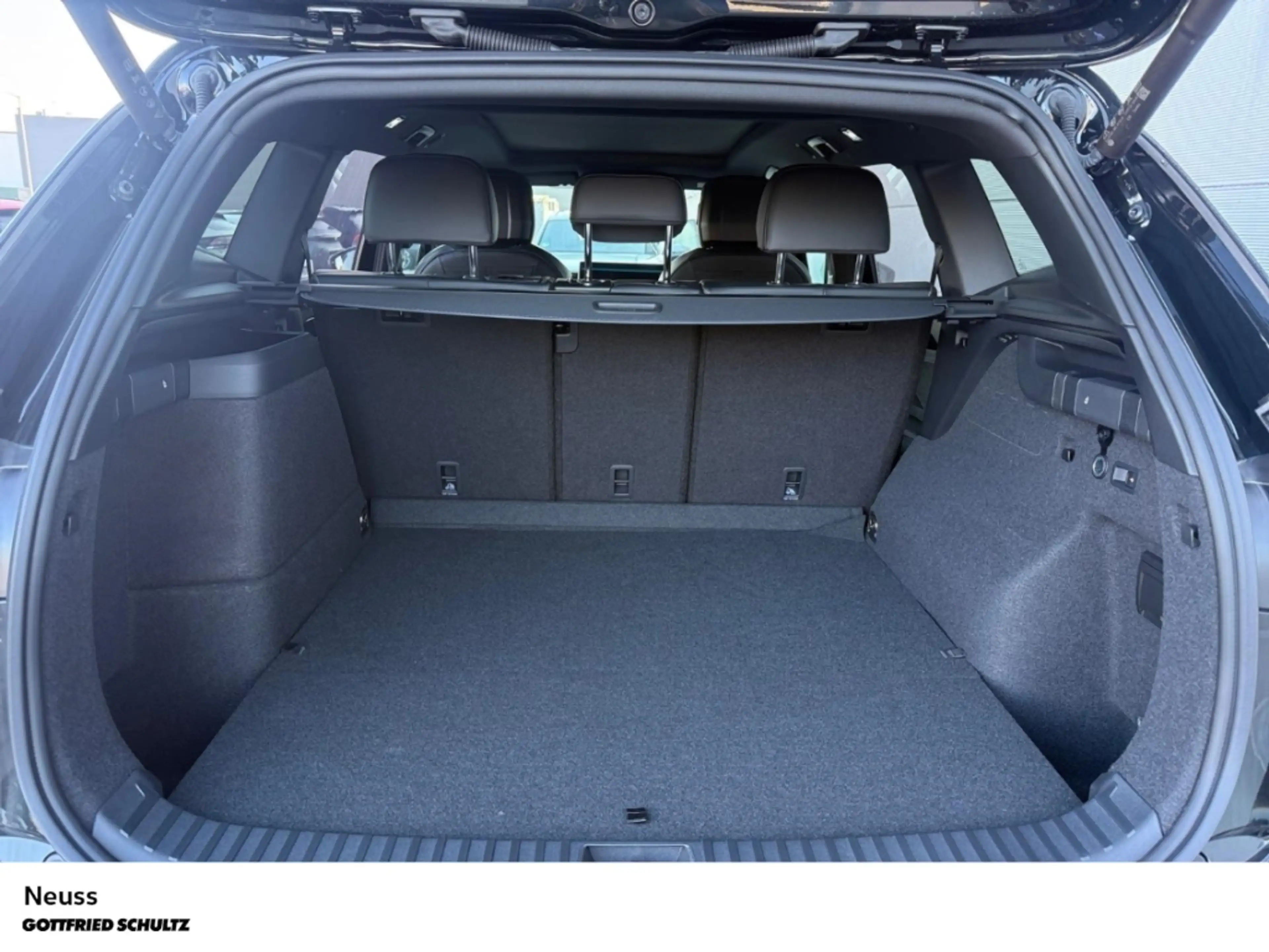Volkswagen Tayron R-Line 1.5 eHybrid DSG NAVI AHK BLACK STYLE — photo 8