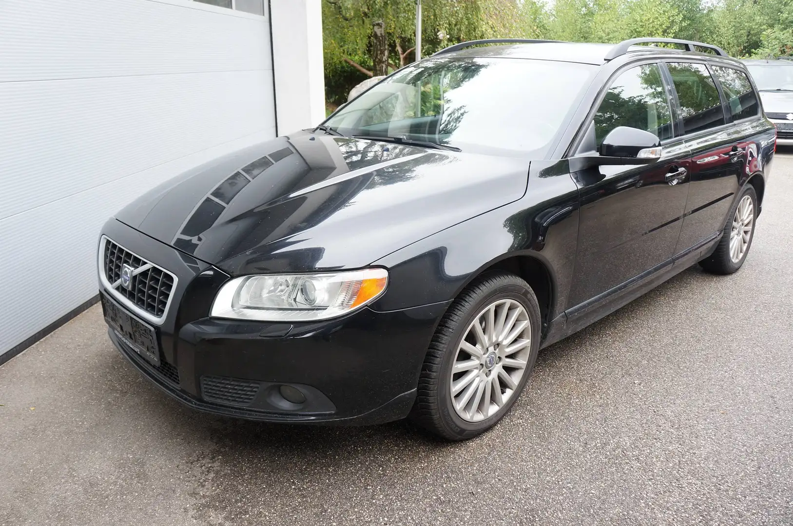 Volvo V70 D5 AWD Geartronic Momentum Schwarz - 1