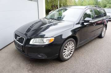 D5 AWD Geartronic Momentum