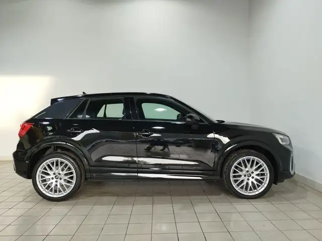 Audi Q2 view 3