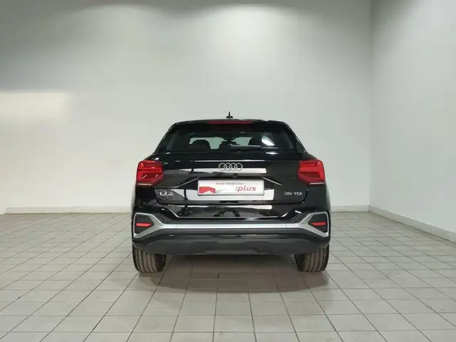 Audi Q2 view 5