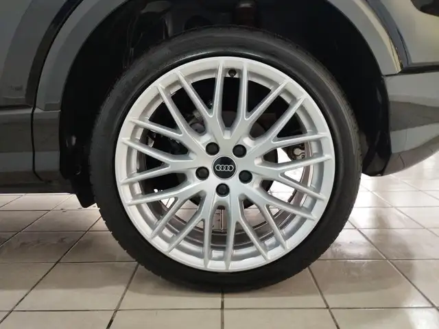 Audi Q2 view 10