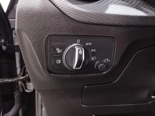 Audi Q2 view 18