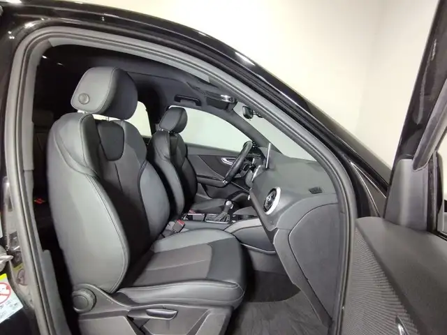 Audi Q2 view 8