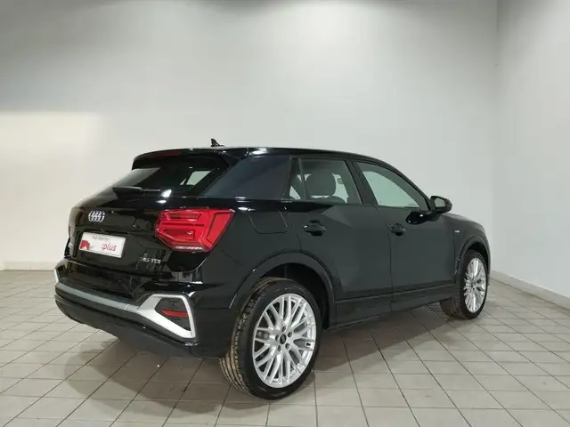 Audi Q2 view 4