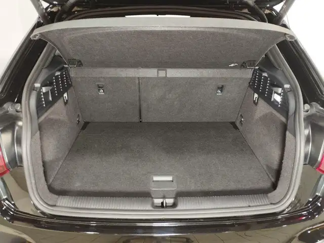 Audi Q2 view 9
