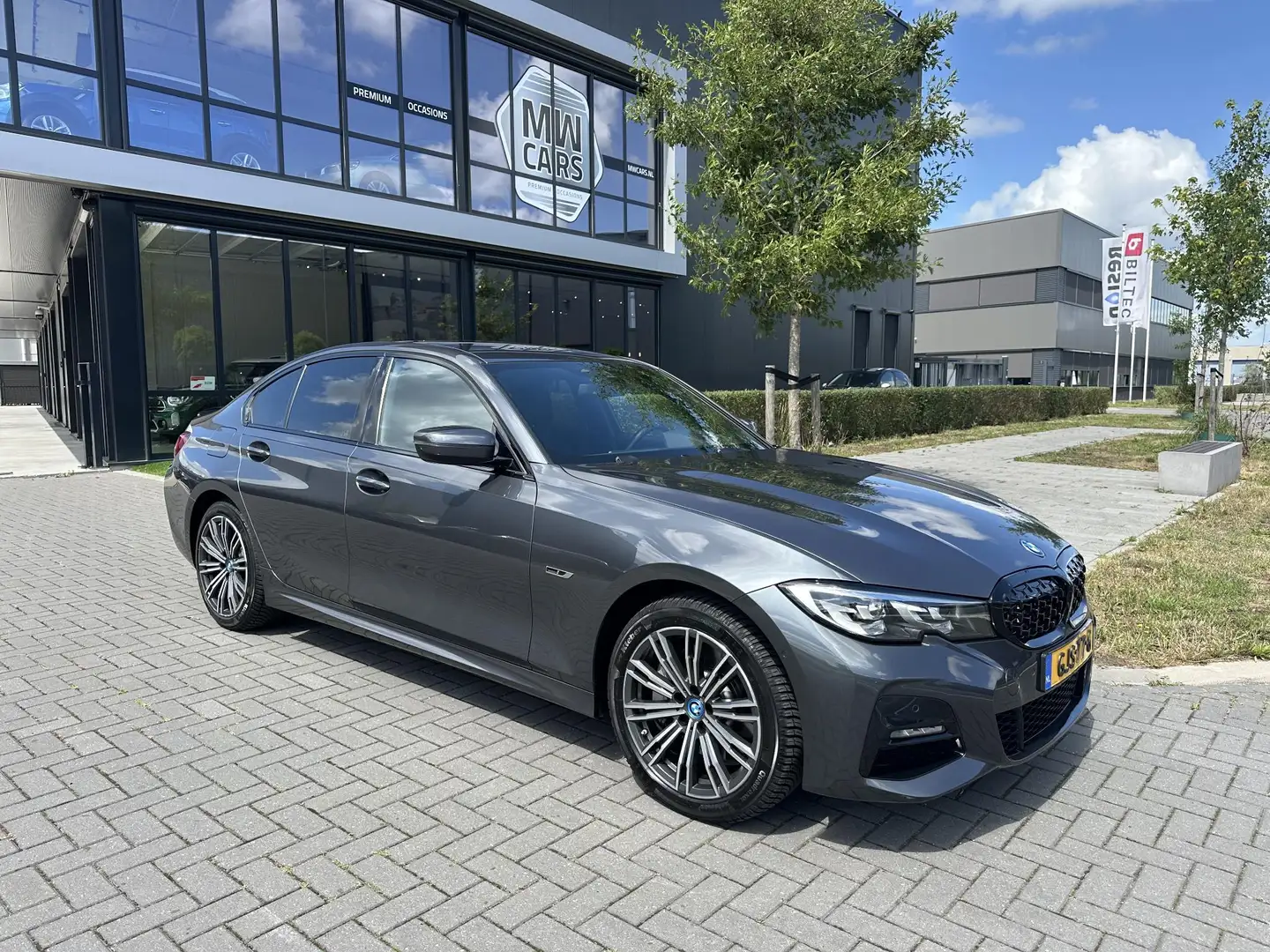 BMW 330 3-serie 330e xDrive High Exec M Sport BMW 3-serie Gris - 1