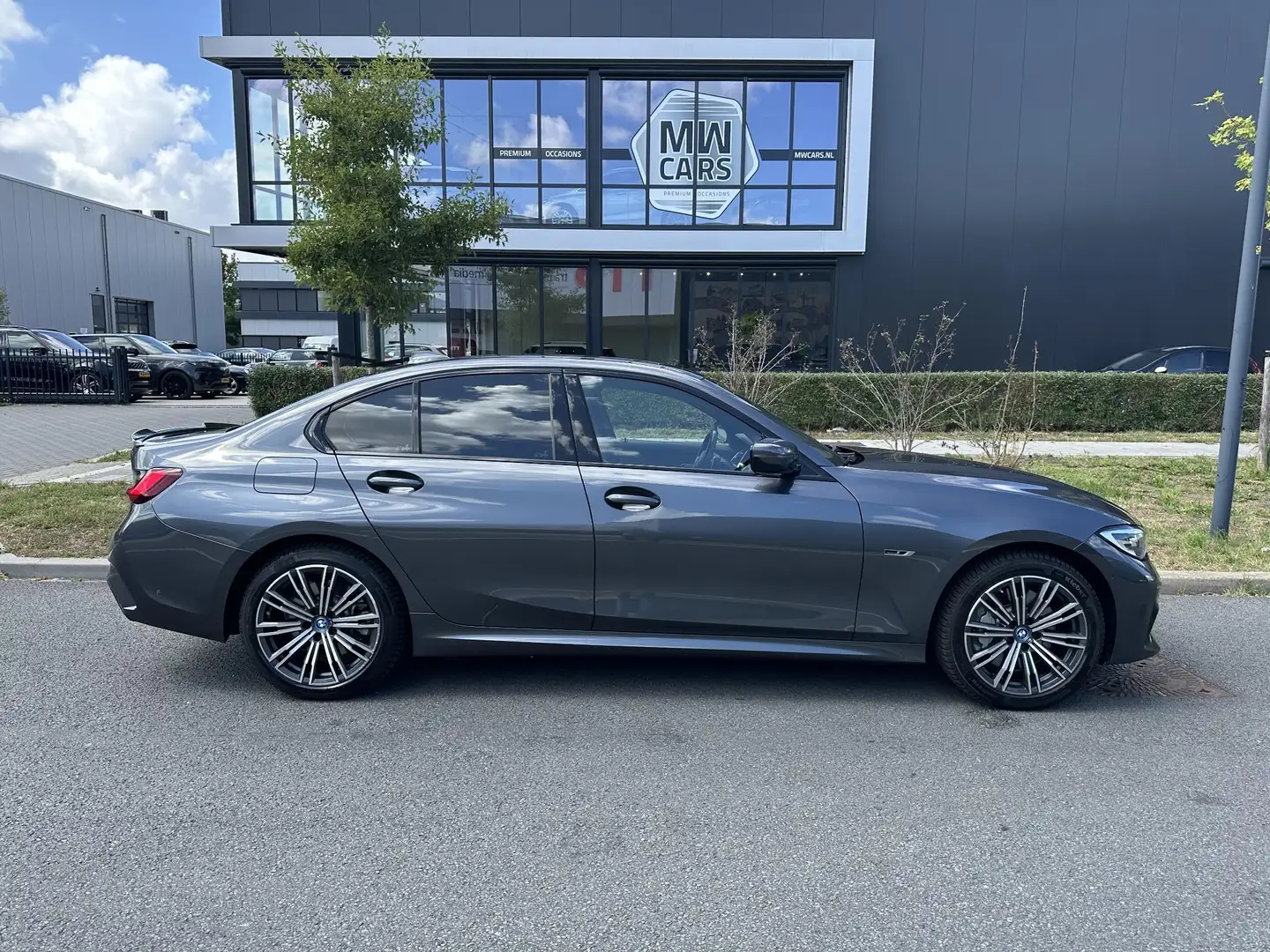 BMW 330 3-serie 330e xDrive High Exec M Sport BMW 3-serie Gris - 2